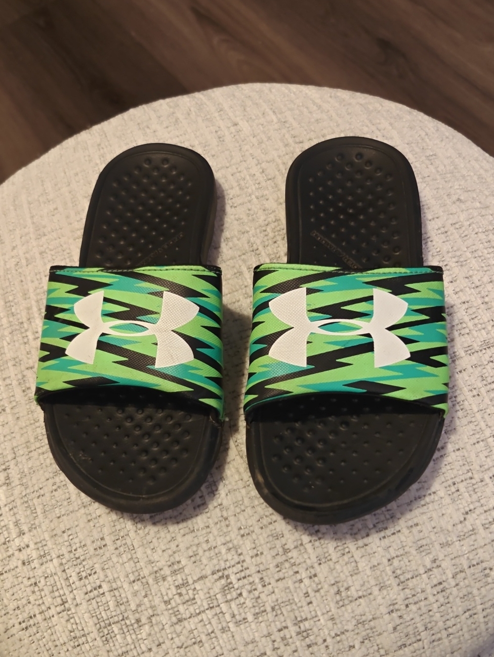 Under Armour Slides — Green/Black Print — Youth Size 3Y (US)